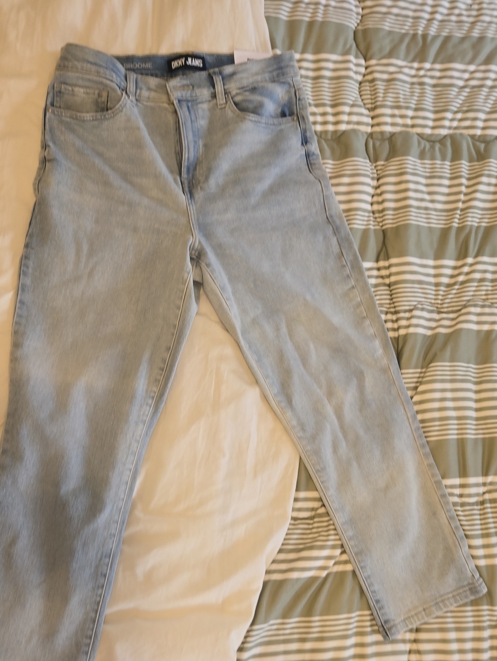DKNY Light Wash Straight Leg Women's Capri Jeans
